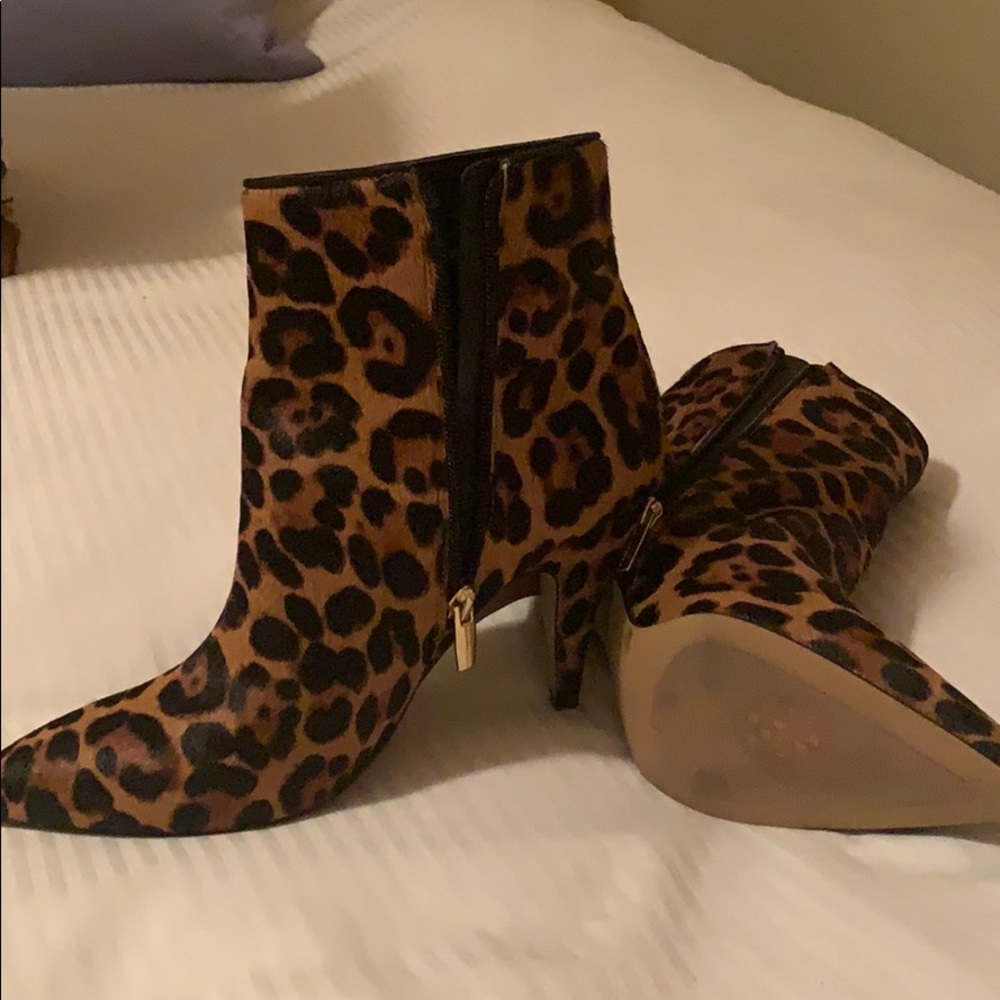 Vince Camuto leopard print booty